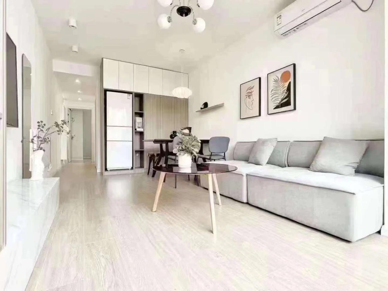 Hongqiao Road, Luxury-furnished studio, Near subway station
