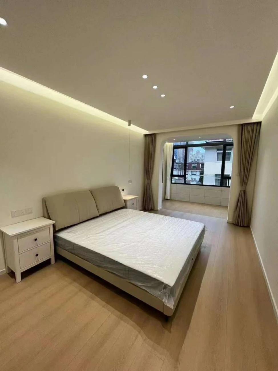 Jing'an Temple, 2brs, Balcony, Lines 2/7/14, Fully furnished