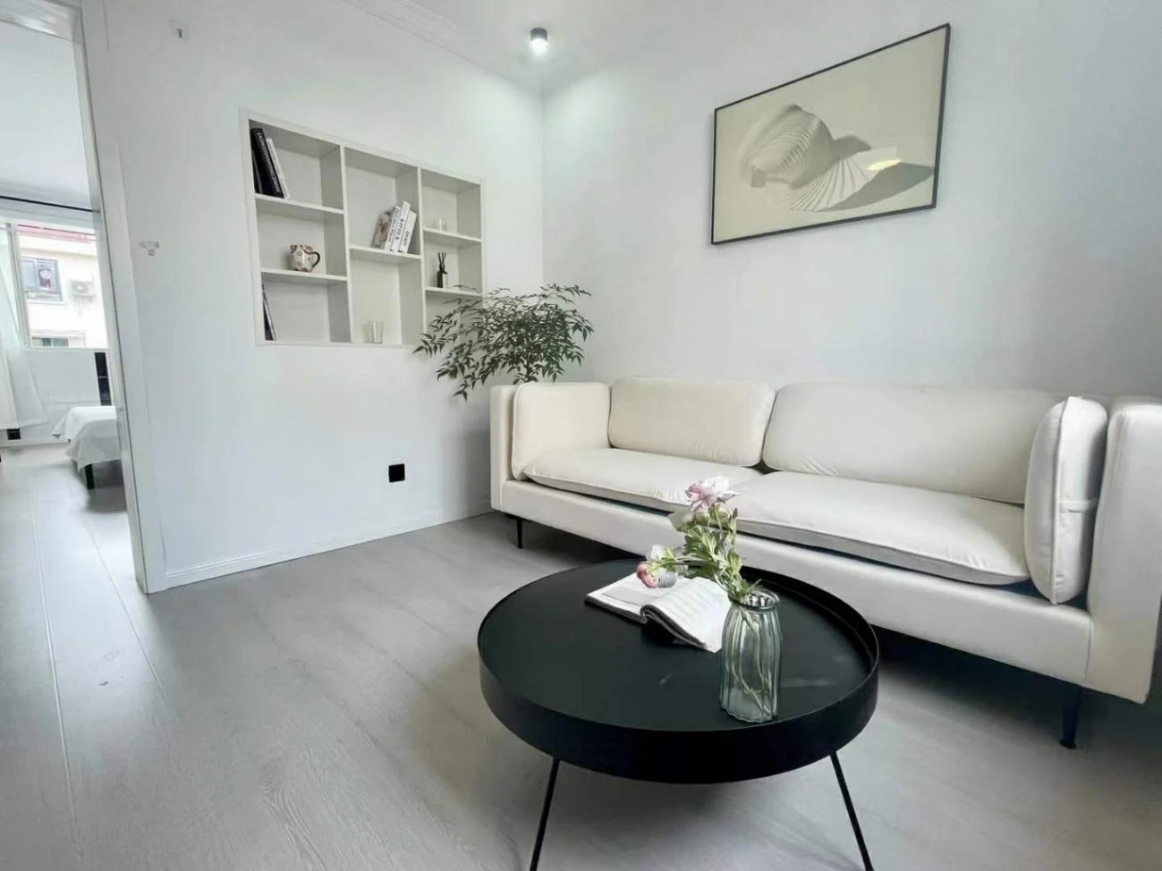 Hongqiao Road, Spacious Studio, South-facing, Lines 3/4/10