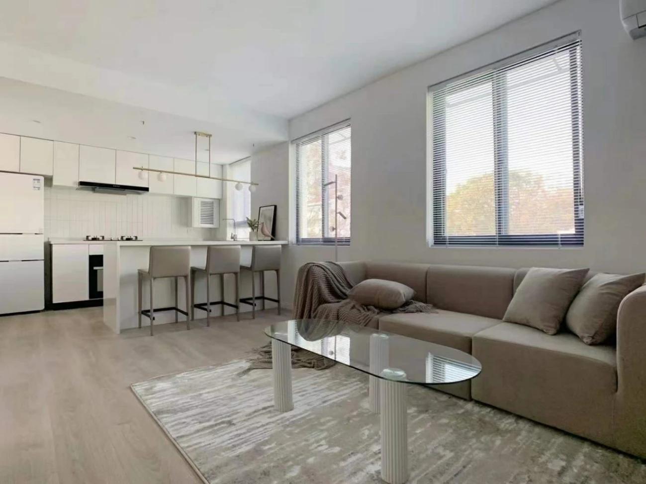 Nanjing West Road, Well-maintained 2brs, 2 living rooms, Near Subway