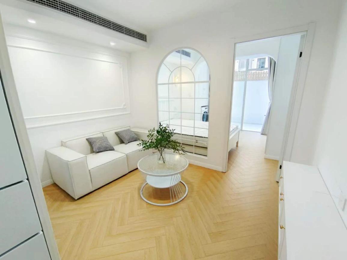 Zhongshan Park, 1 bedroom with terrace, Lines 2/3/4