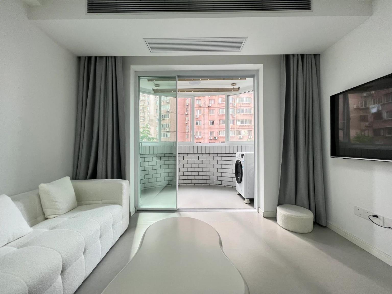 Jing'an Temple, Newly Renovated 2brs, Near Subway, Fully furnished