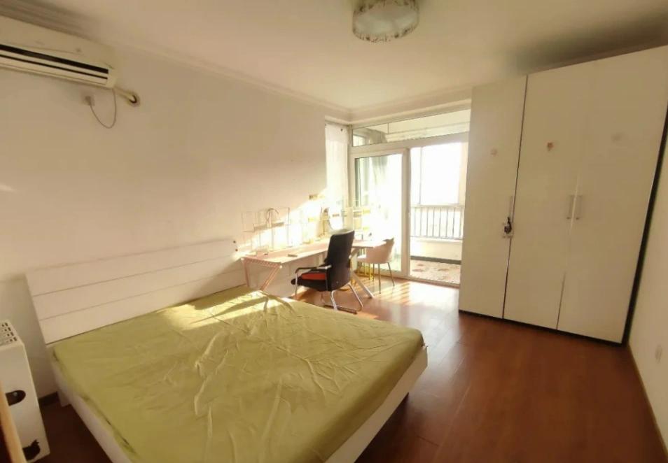 Wudaokou, Largest room with Balcony in 3brs, Share house