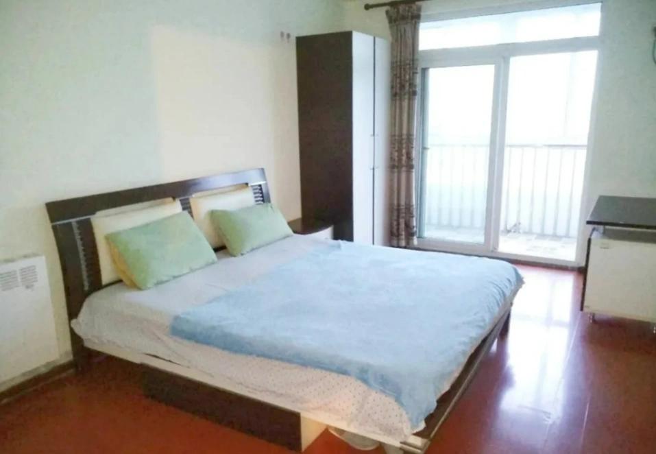 Wudaokou, Room with Private Bathroom&Balcony, Share house
