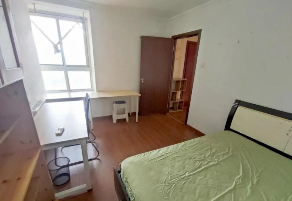 Wudaokou, Large room in 3 bedroom, West-facing, Share house