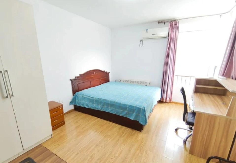 Wudaokou, Room with Private Bathroom, Southeast-facing, 4brs 2bts, Share house