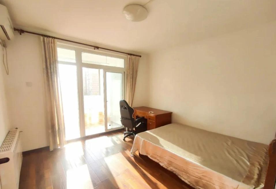 Wudaokou, Room with Balcony, West-facing, 4brs 2bts, Sharehouse