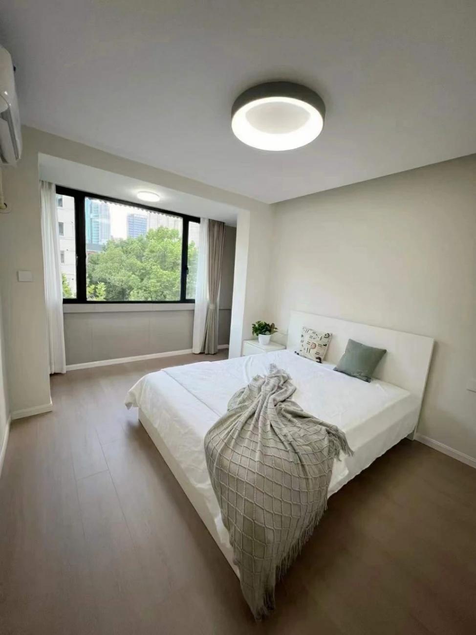 Hongqiao Road, Modern Studio, Near Line 10