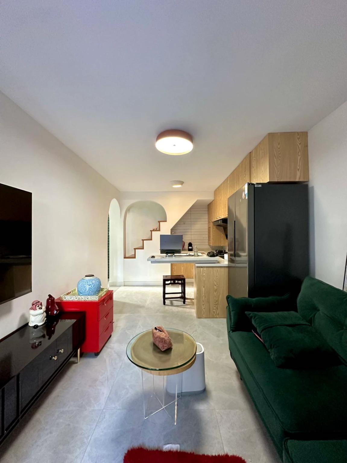 Jing'an Temple, Newly Renovated Studio, Duplex, Terrace