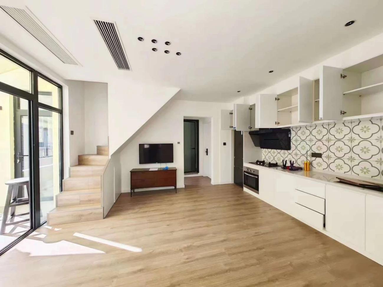 Jing'an Temple, Duplex 2brs, Spacious Terrace, Fully Equipped