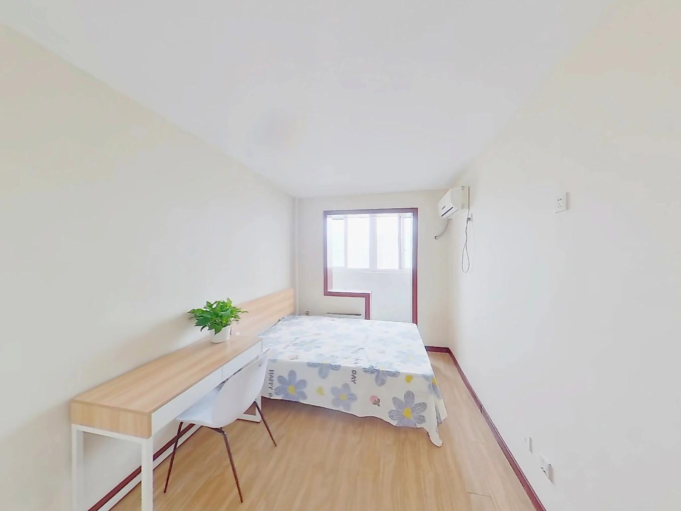 RUC, 3brs, 1 living room, 1bts, South-Facing, 16th floor
