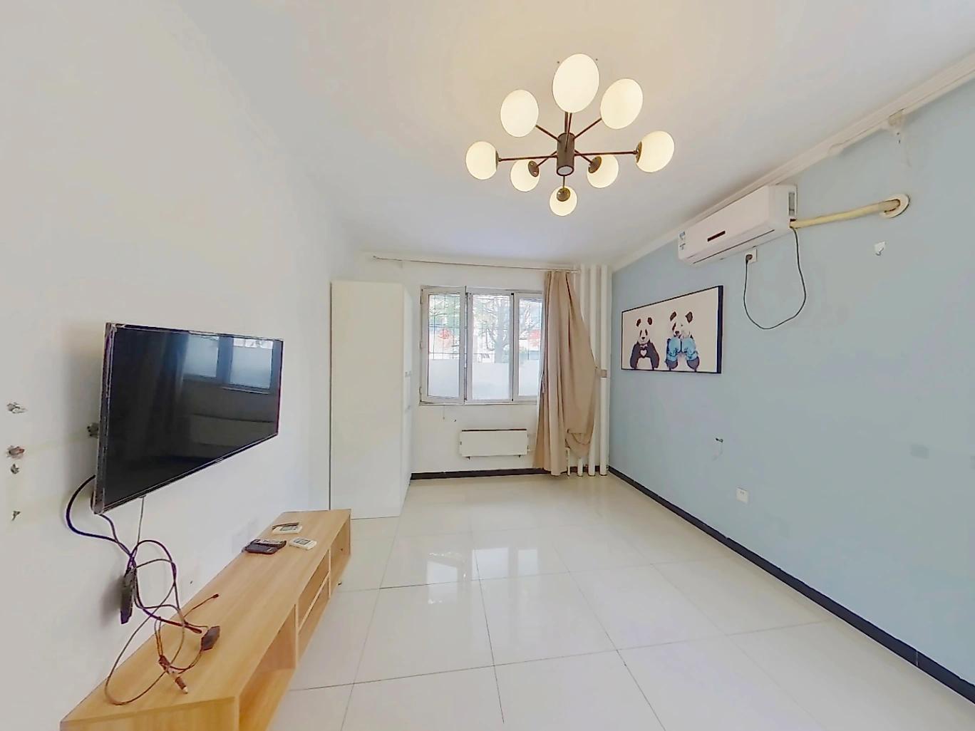 RUC, 2brs, 1 living room, 1 bathroom, South-North facing, 1st floor