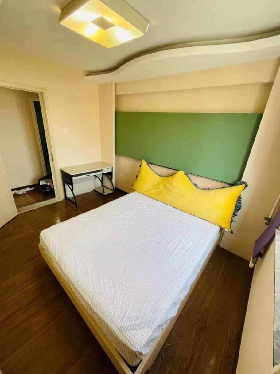 Wangjing, Neat 3 bedroom Apt, Balcony