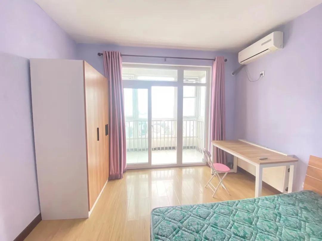 Wudaokou, Master Bedroom with Private Balcony, 3brs 1bts, Shared