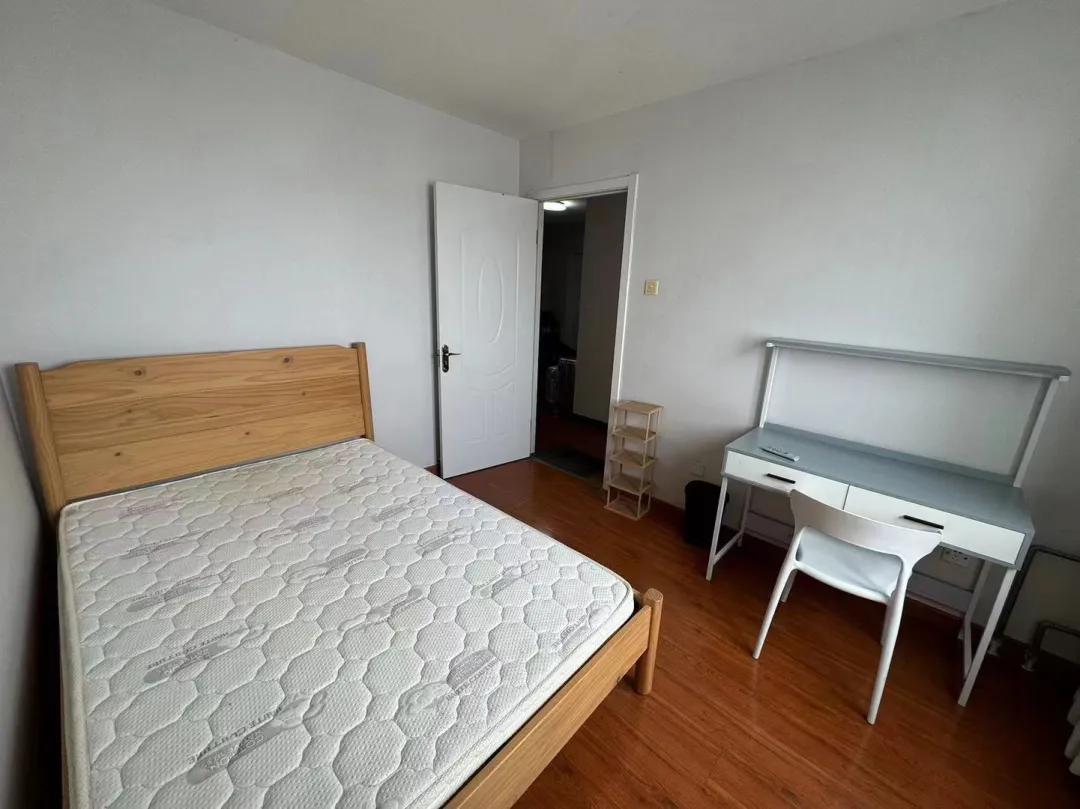 Wudaokou, Secondary Bedroom, East-facing, Shared house