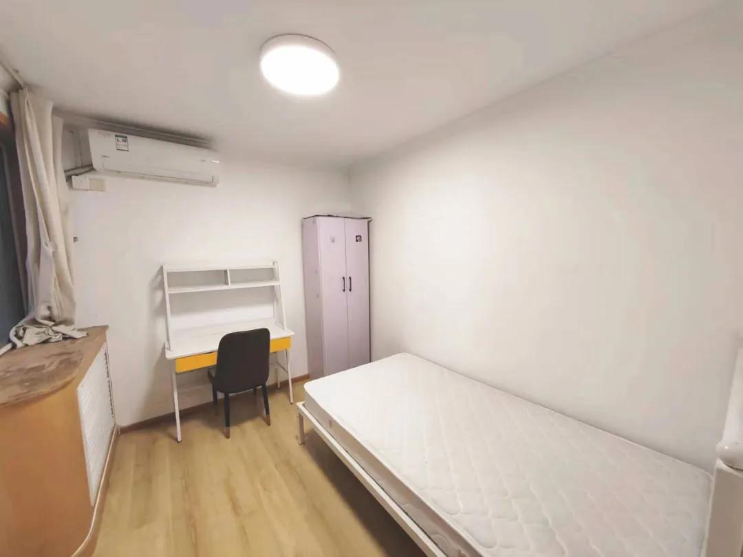 Wudaokou, Secondary Bedroom, East-facing, 3brs, Shared house