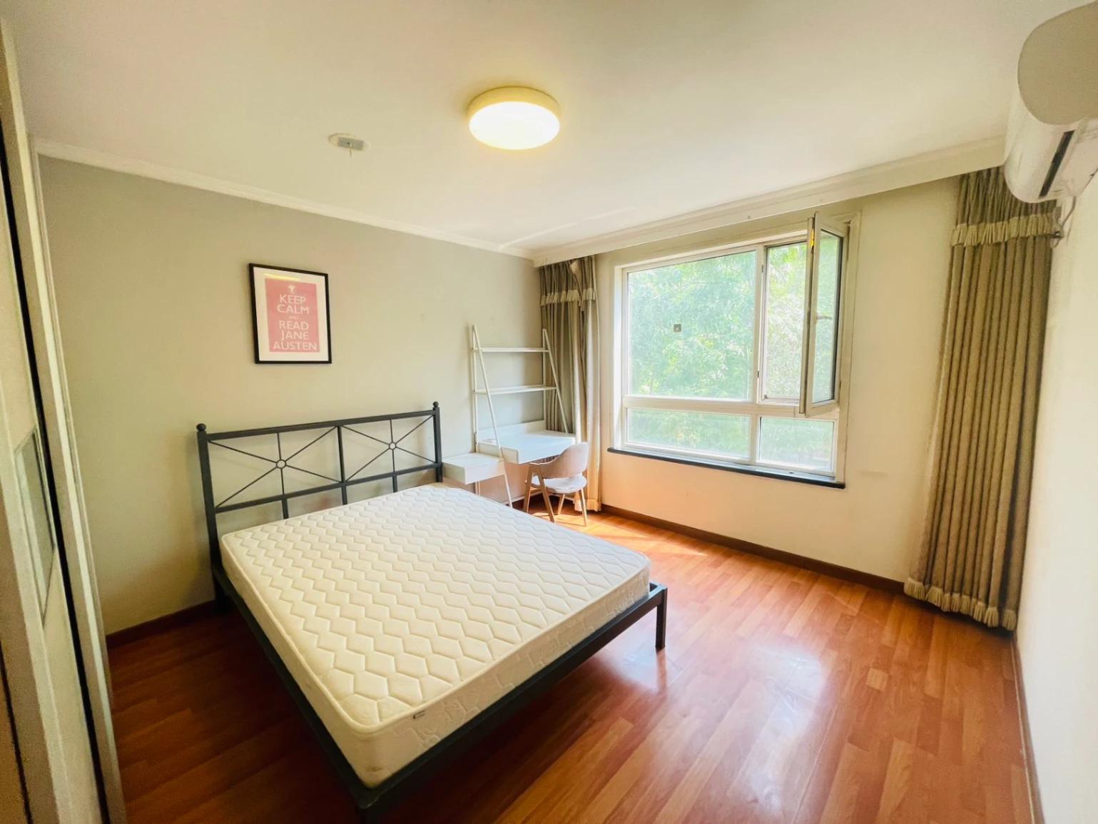 Huilongguan, Spacious Room, Short-Term Rental Available, Shared