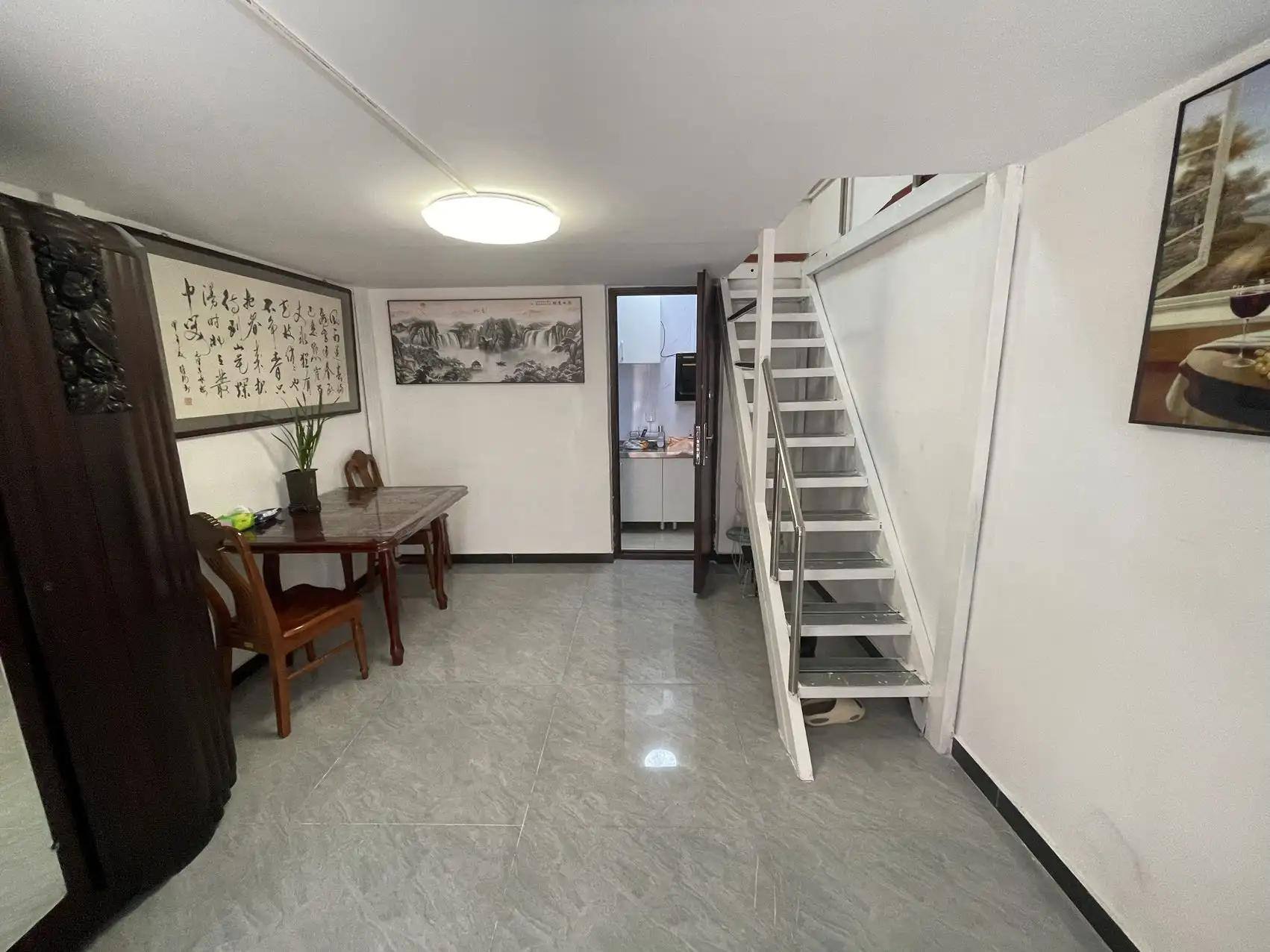 Chaoyangmen, Nongfengli, 1bd, Duplex
