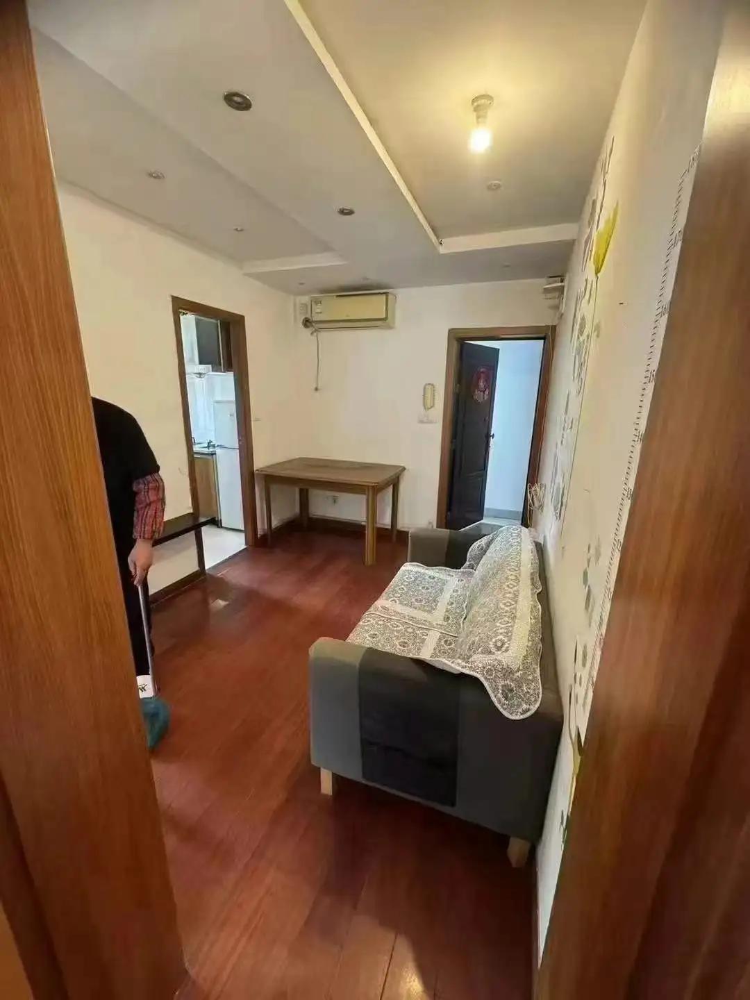 Lujiazui, Zhuyuan Community, 2bds, Wooden Floor