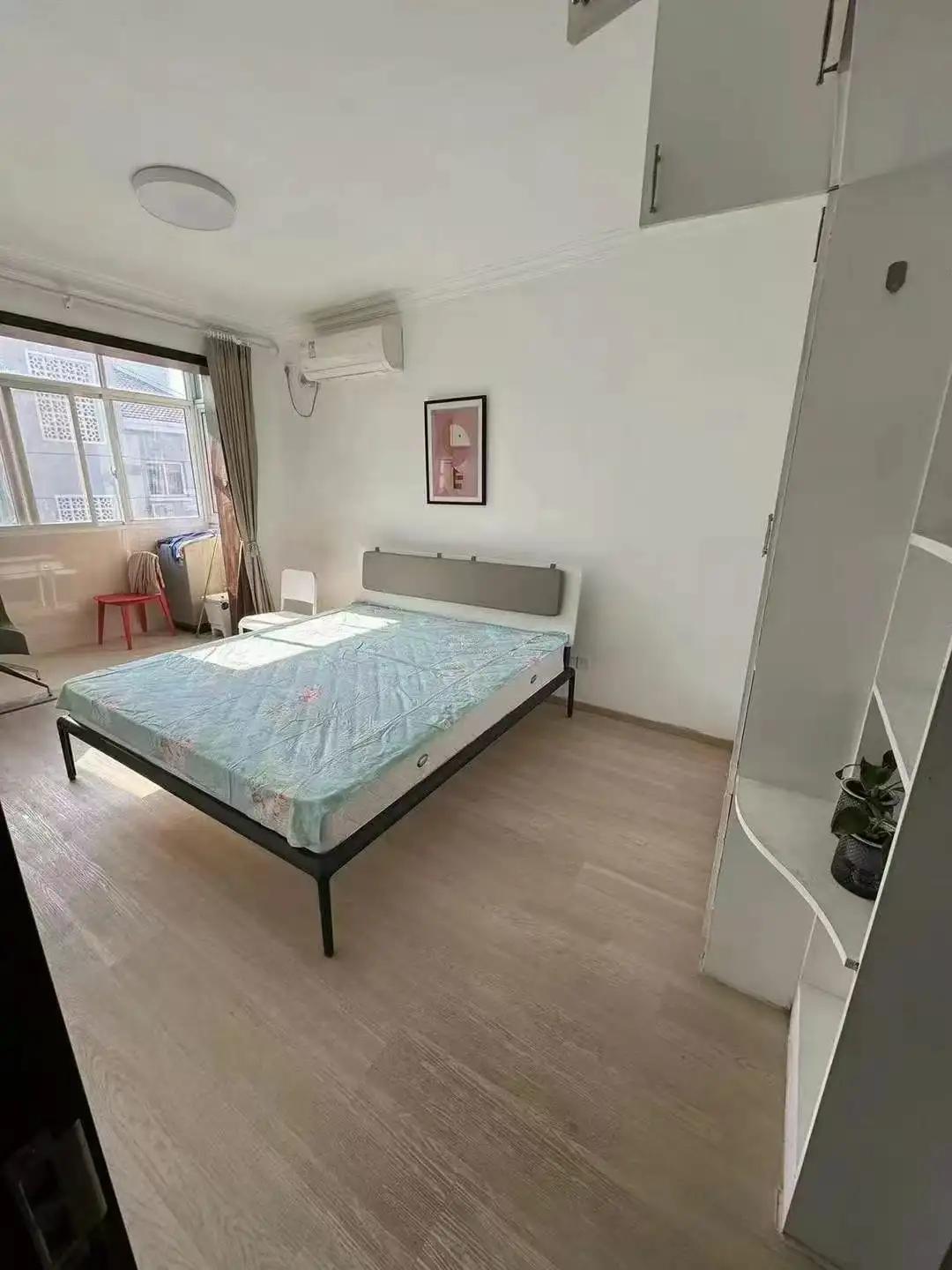 Lujiazui, Zhuyuan Community, 2bds, Wooden Floor