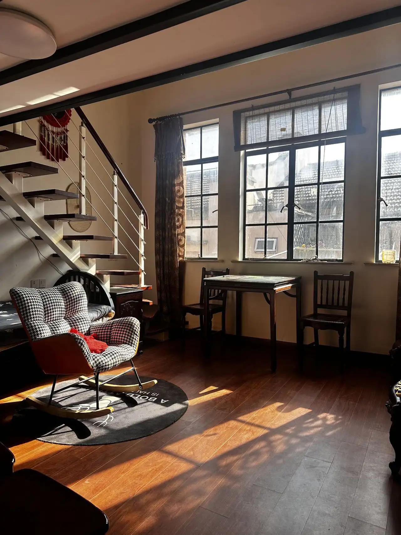 Nangjing West Road, Le'anfang, 1bd, Duplex