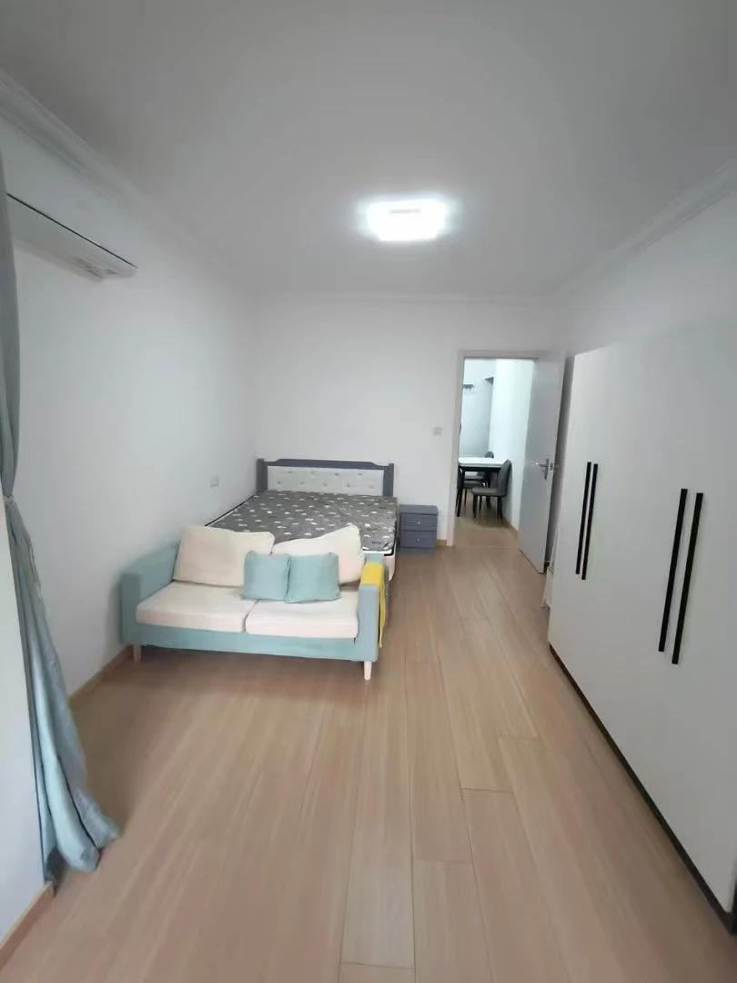 Louguanshan Road, Tianshan Si Village, 2bds, Wooden Floor