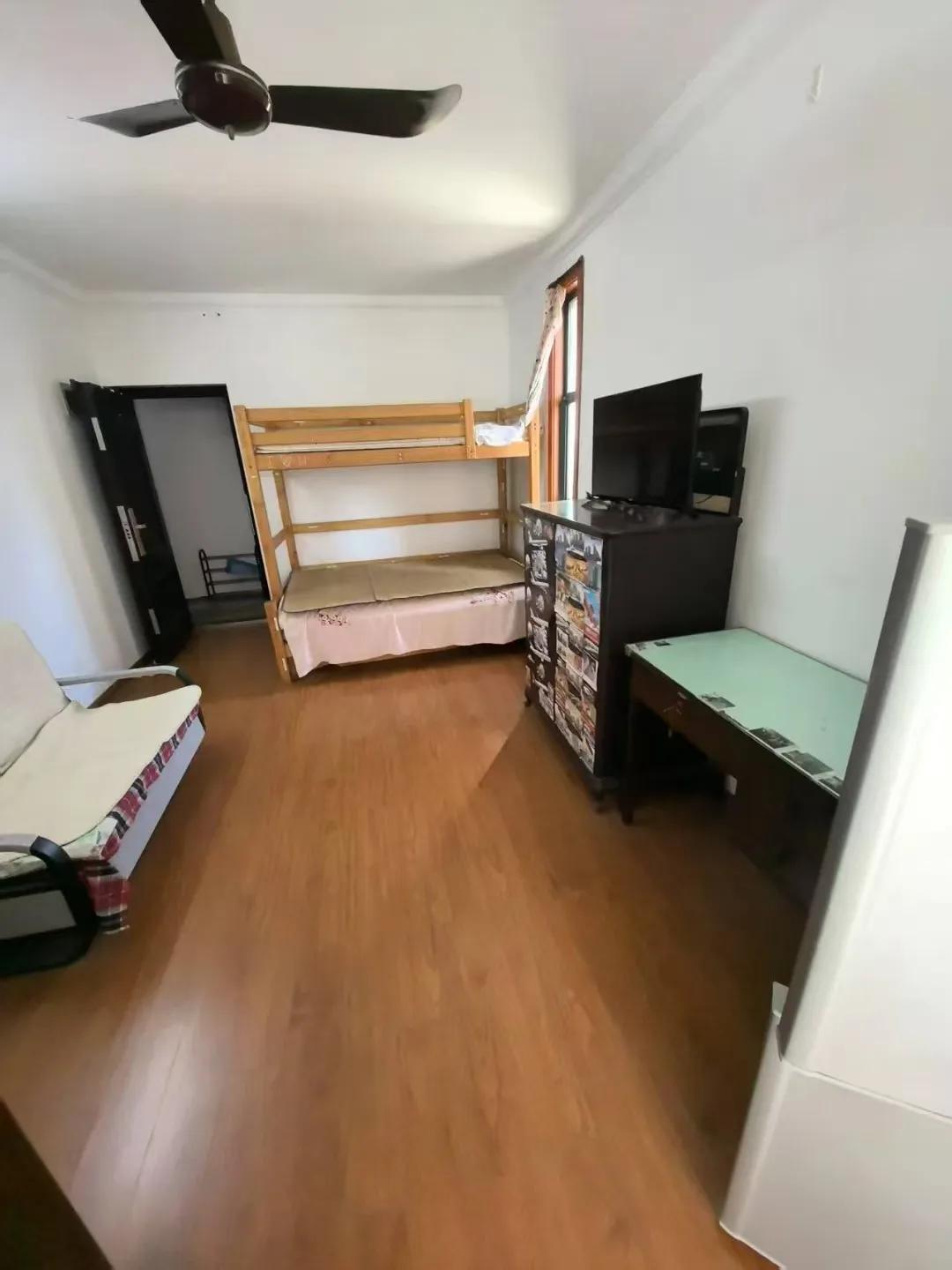 Louguanshan Road, Ziyun Community, 1bd, Wooden Floor