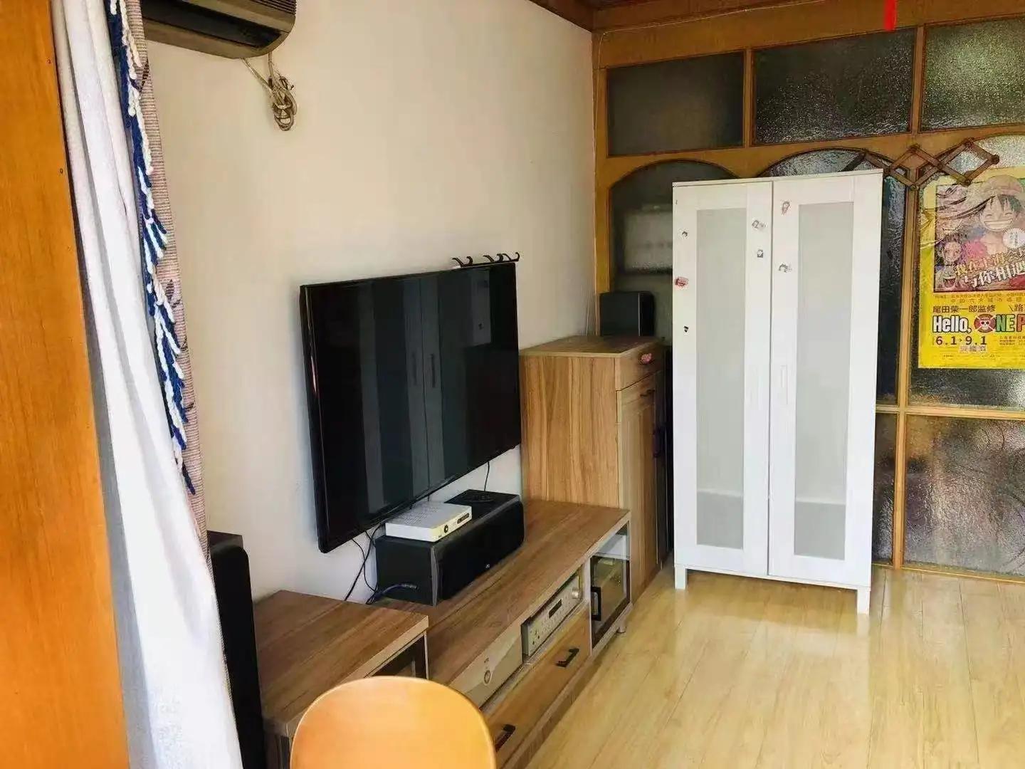 Louguanshan Road, Dajin Geng Community, 2bds, Wooden Floor