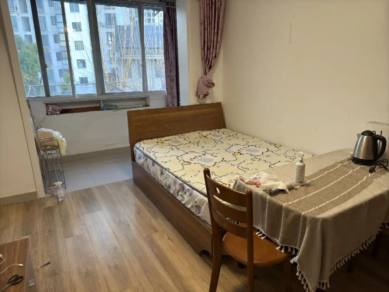 Zhenping Road, 1bd, Wooden Floor