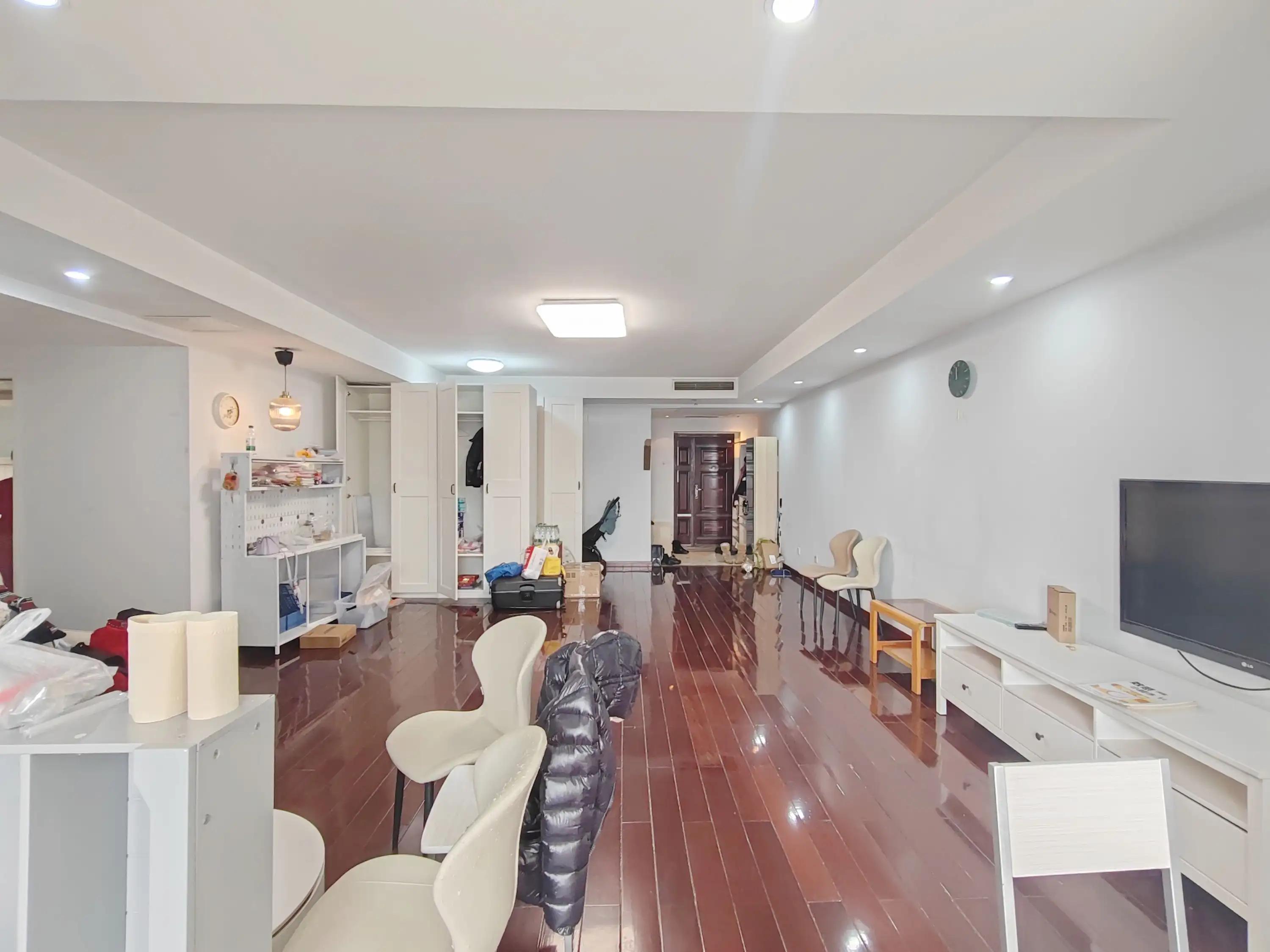 Jianguomen, Dongfang Ruijing, 2bds