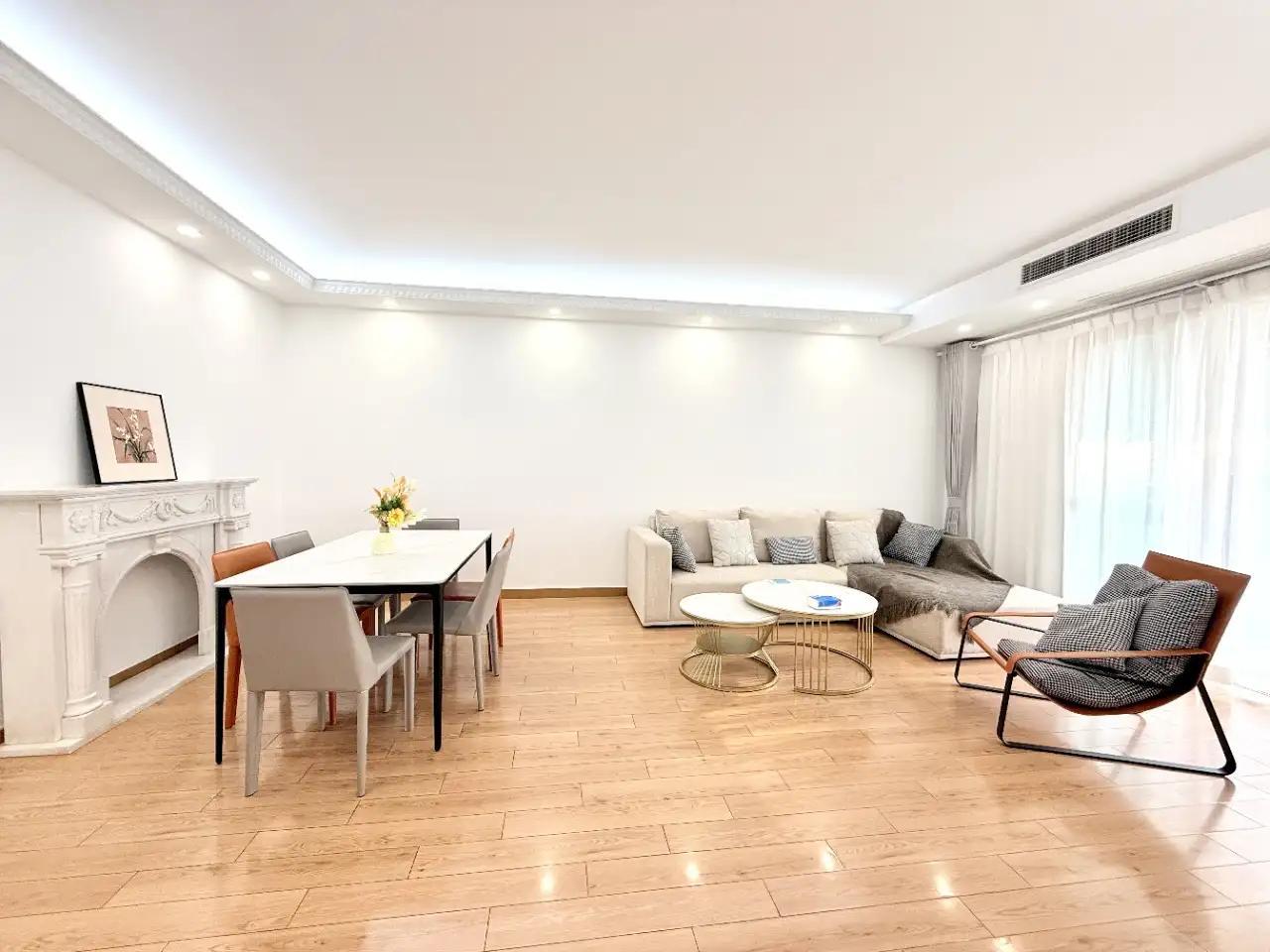Yili Road, Royal Garden No.6, 3bds