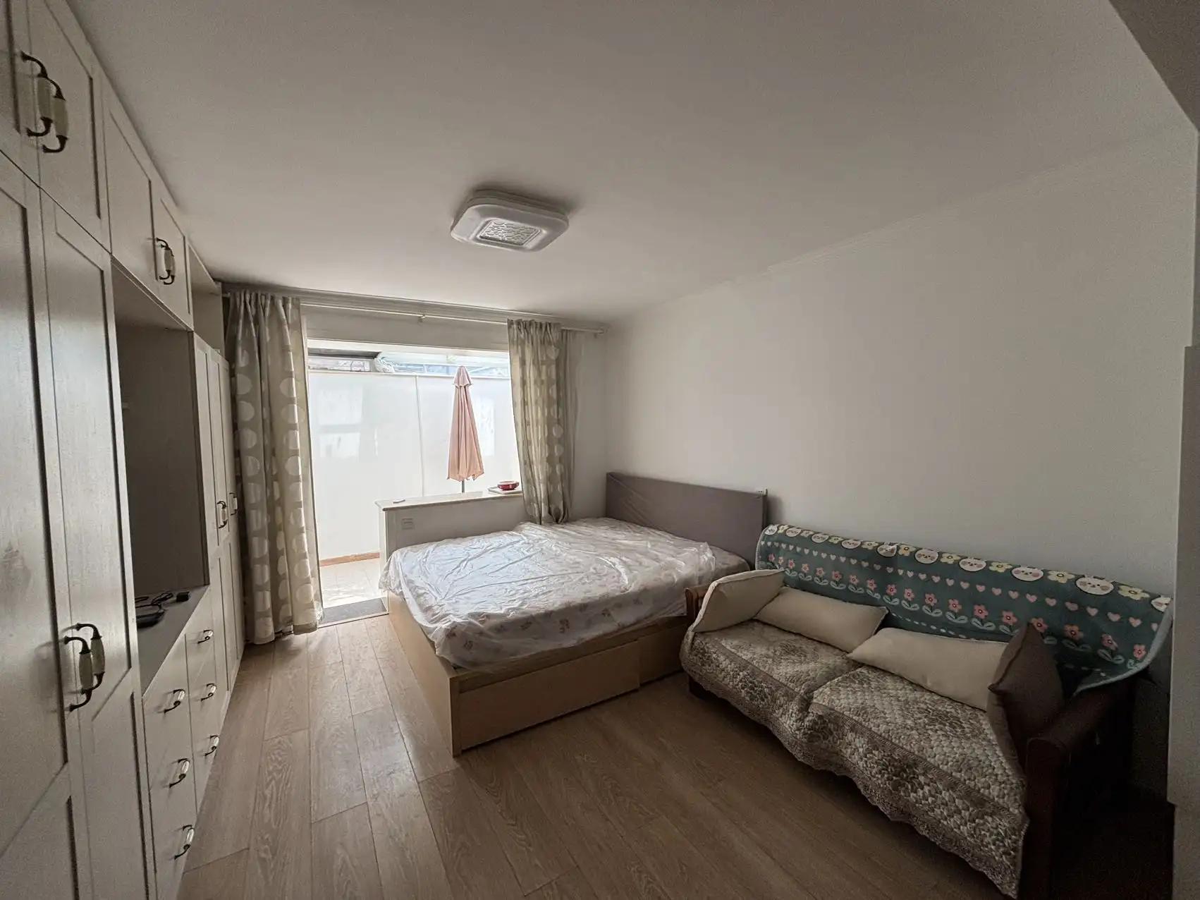 Guomao, Guanghua Dongli Building 17, 2bds