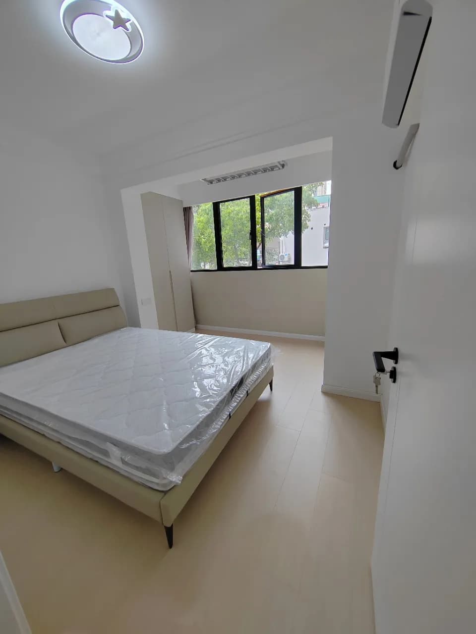 Jiangsu Road, No.983 Yan'an West Road, 2bds