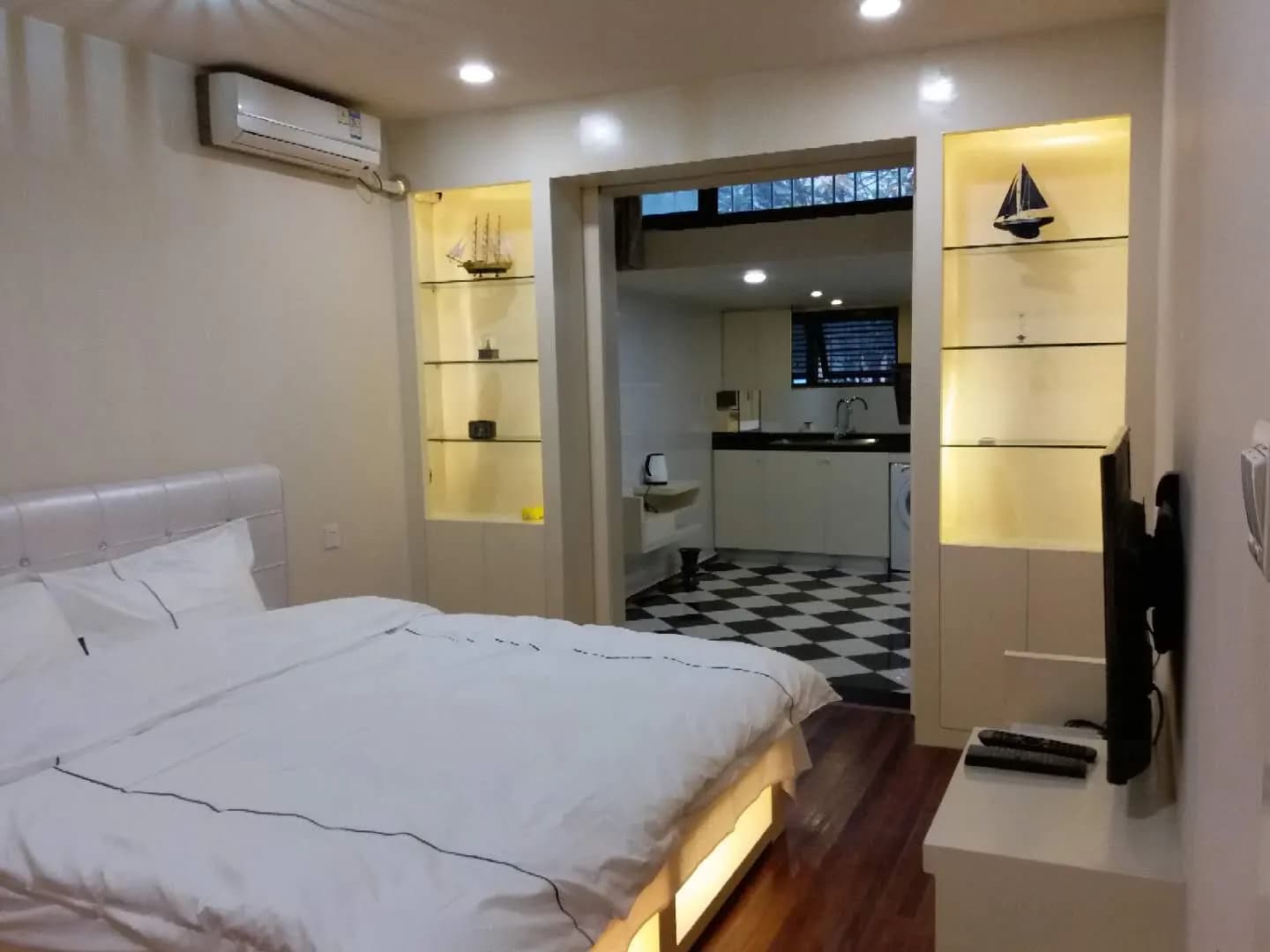 Loushanguan Road, Tianshan Road Lane 820, 2bds