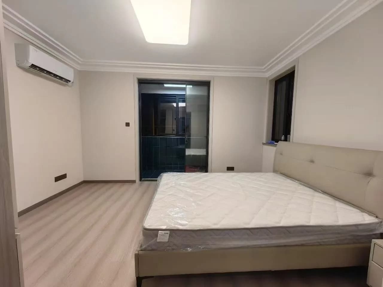 Loushanguan Road, 2F Xianxia Road, 1bd