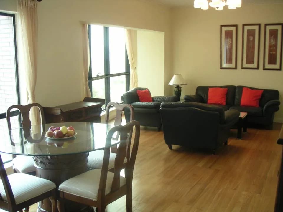 Jiangsu Road, Huashan Garden Central Area, 3bds