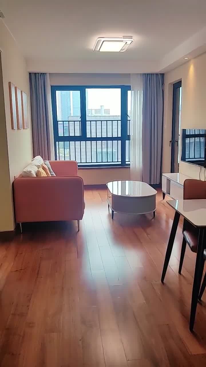 龙城广场站，万科时代广场，2居