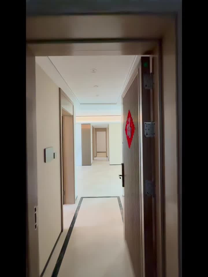 첸완공원역, 치엔하이톈징, 포룸