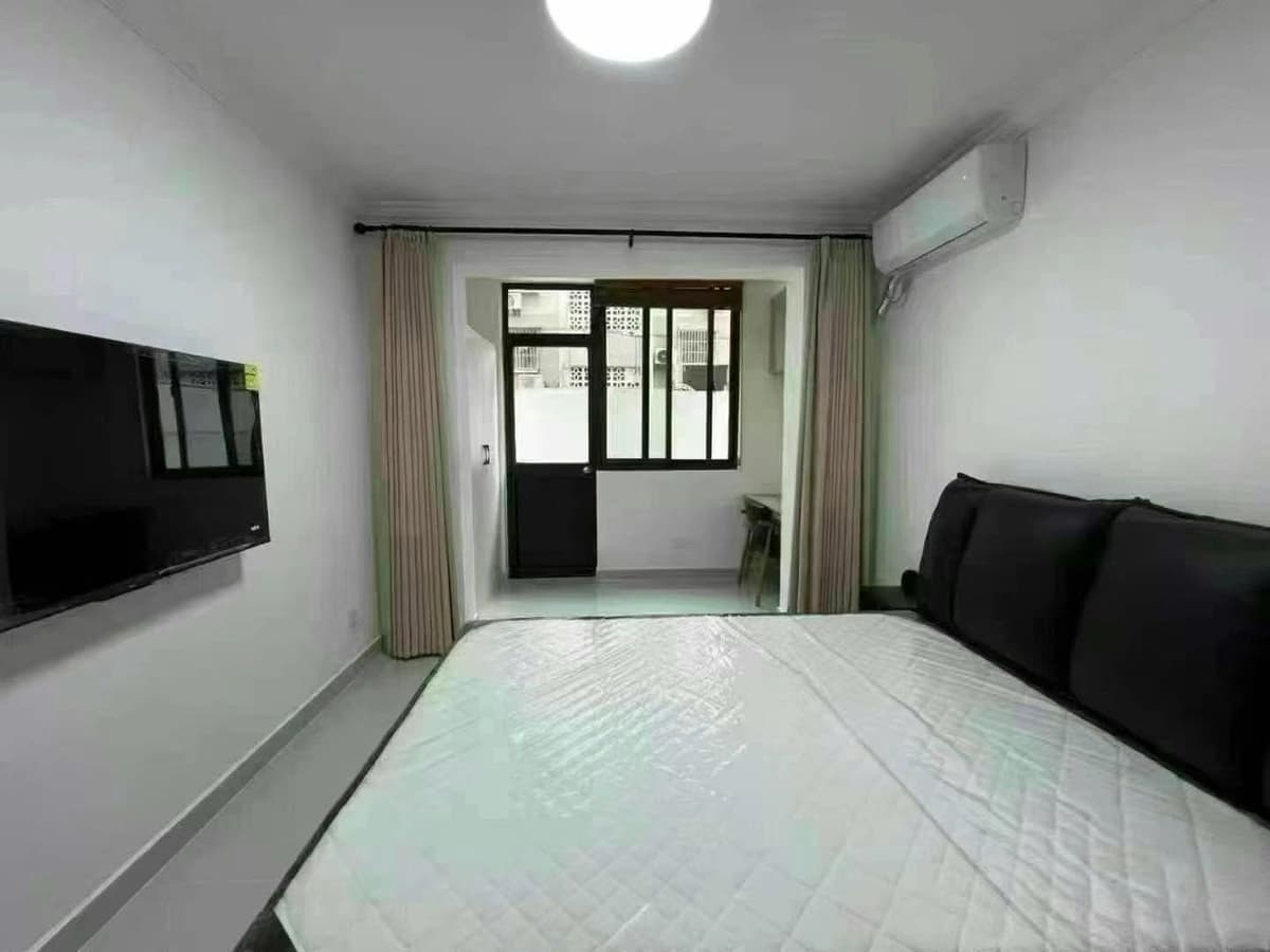 Jiaotong University Station, Lane 293 Panyu Road, 2bds