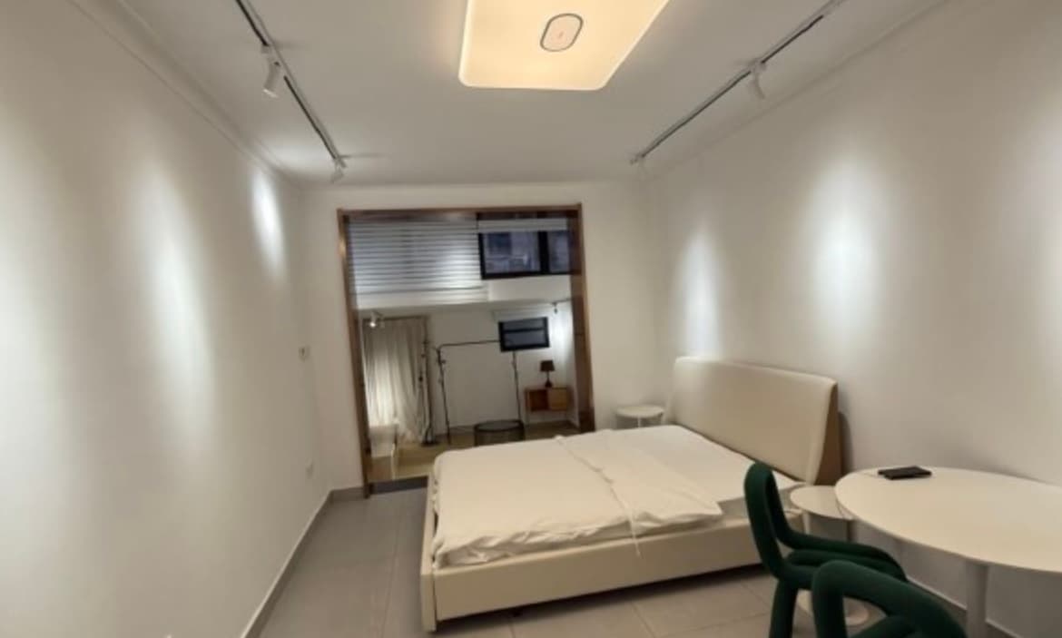 Jiaotong University Station, Lane 27 Tai'an Road, 1br