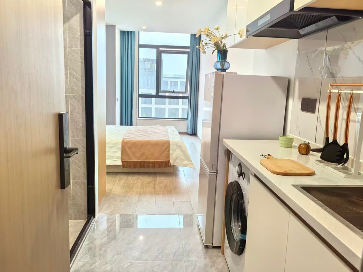 Hongmei Road Metro Exit 4, Huamai Apartment, 1bd