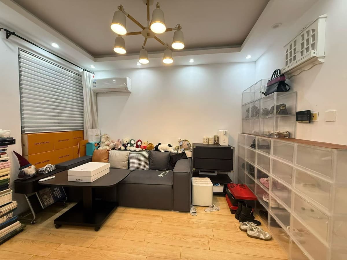 Zhenru Station, Shichuan Chunxiao, 1bd