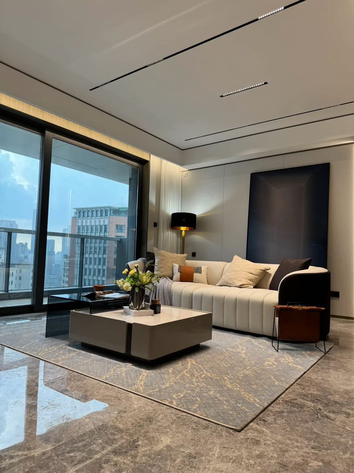 Hanzhong Road Station, Hongyin Li, 3bds