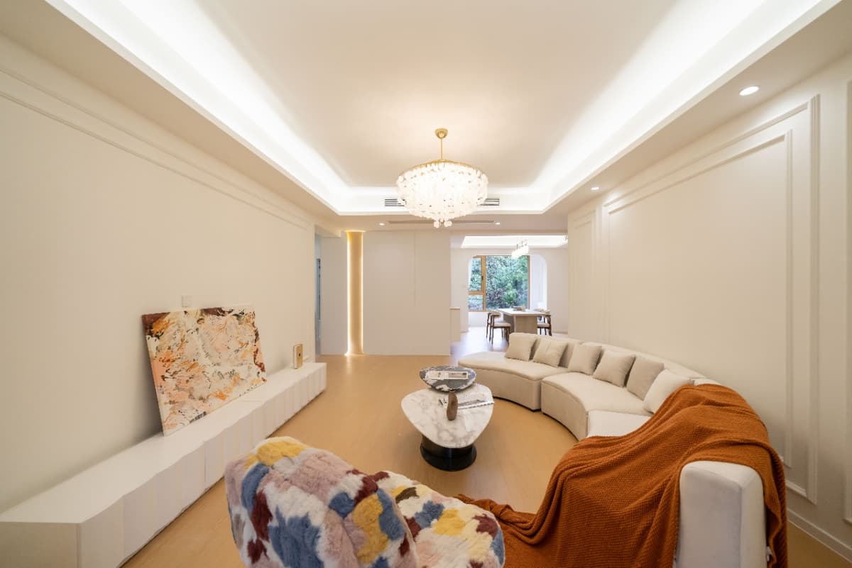 Yili Road Station, Royal Garden, 3bds
