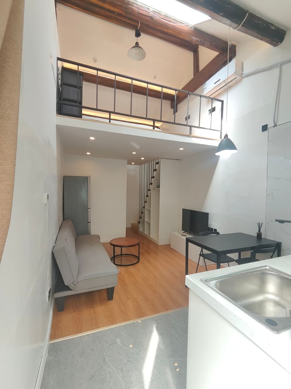 Dongzhimen Station, Daju Hutong, 1bd